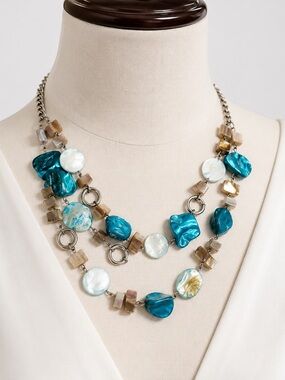 Vintage Mother of Pearl Shell Necklace Turquoise Tones Metal 43–51 cm